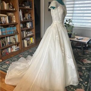 Elegant White Wedding Dress